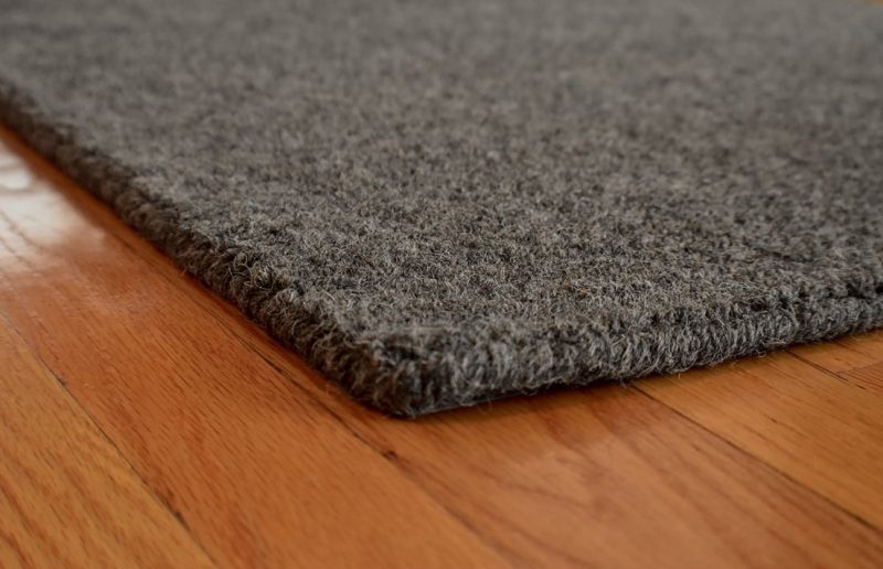 Loom Hooked Wool solid charcoal profile