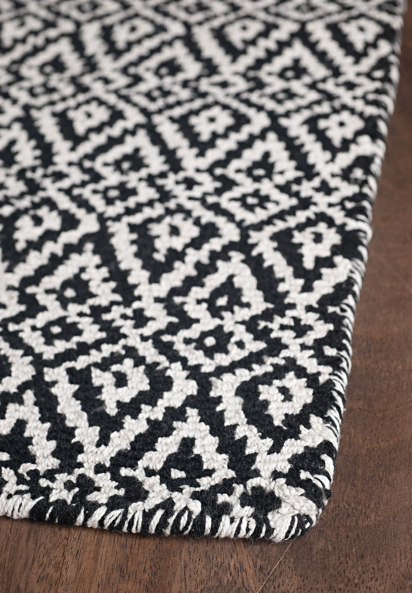 Oslo Black And White Eco Cotton Loom Hooked Rug Hook